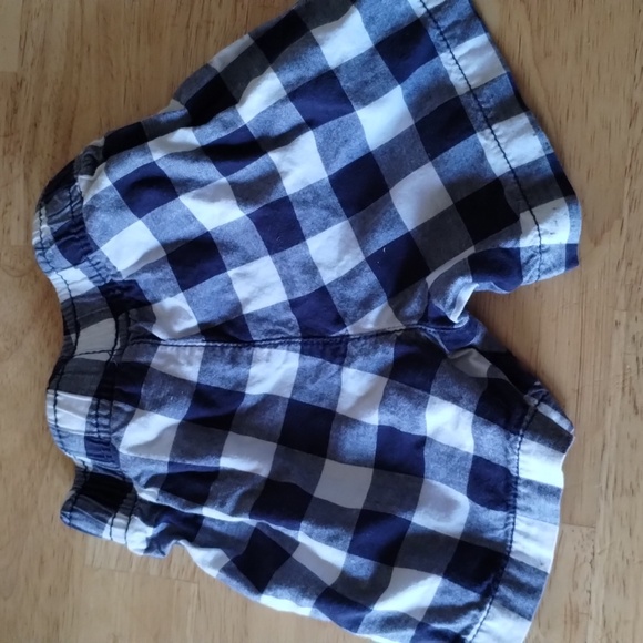 12m boys shorts - Picture 2 of 3